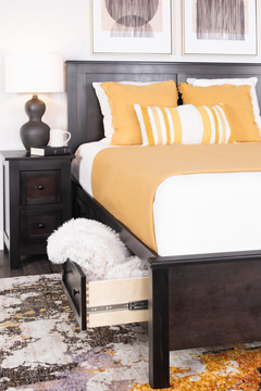 Taylor J Storage Queen Bedroom Suite w/2 Drawer Nightstand