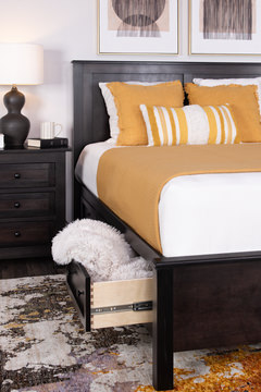 Taylor J Queen Storage Bedroom Suite w/3 Drawer Nightstand