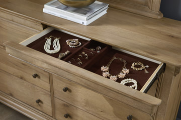 Chateau Philippe Dresser