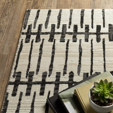 Raylan Ivory/Black Area Rug - 8′0″ X 11′0″