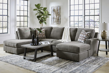 Brinley Sectional With Right Chaise