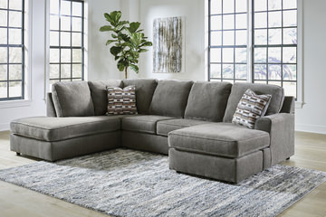 Brinley Sectional With Right Chaise