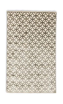 Hand Knotted 5′5″ x 8′9″ 