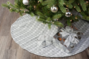 Diamond Snowflake Tree Skirt