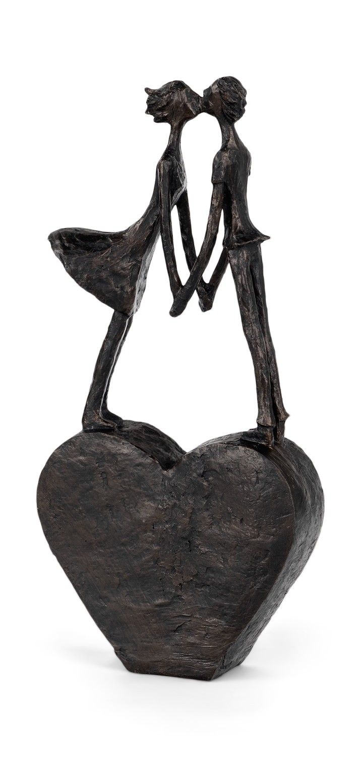 Kissing Couple Sculpture | HOM Furniture