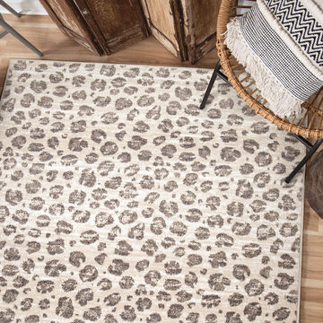 Wilds Snow Leopard 8′0″ x 10′0″ Area Rug